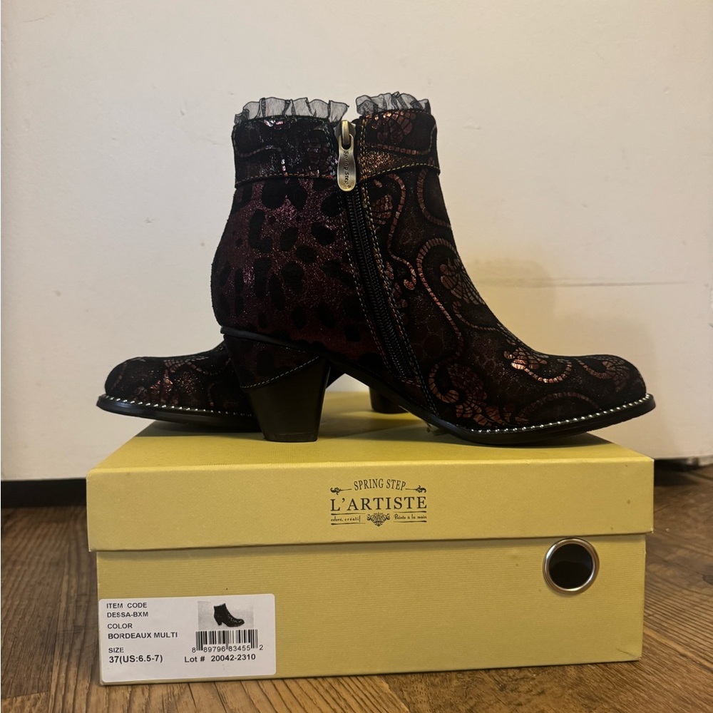 L’Artiste 37 (US 6.5-7) Dessa Bootie - Bordeaux Metallic New in Box - Picture 8 of 13